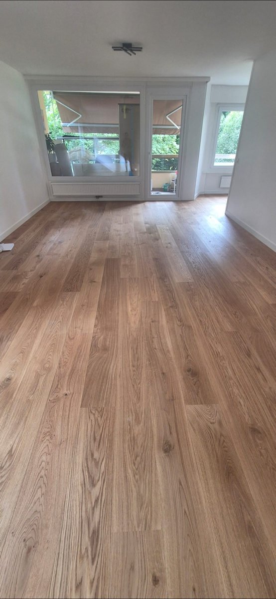 Parquet en lames larges chêne clair dans un séjour