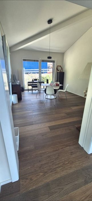 Pose de parquet collé en bâton rompu